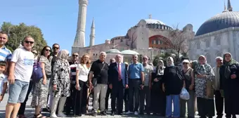 İstanbul'da Darülaceze Kız Öğrenci Yurdu'nda misafir edilen emekliler İstanbul'un tarihi yerlerini gezdi