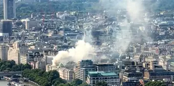 Londra'daki Somerset House'da Yangın Çıktı