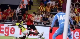 Fenerbahçe, Göztepe'yi 2-0 mağlup etti