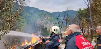 Artvin Şavşat'ta çıkan yangında 3 ev, 3 ahır ve 3 samanlık zarar gördü