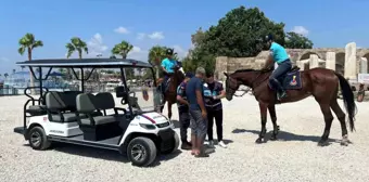 Antalya'da Atlı Jandarma Ekipleri Sahil ve Plajların Güvenliğini Sağlıyor