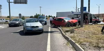 Kütahya'da Kavşakta Otomobil Kazası: 6 Yaralı