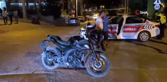 Hafif ticari araç ile motosiklet çarpıştı: 1'i ağır 2 yaralı