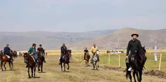 Ardahan'da Yağışlı Hava Nedeniyle At Yarışları Yarıda Kaldı