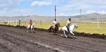 Ardahan'da Geleneksel Rahvan Atları Yarışları'nda Final Heyecanı