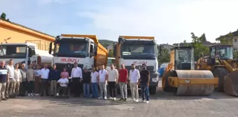 CHP Kocaeli Milletvekili Harun Özgür Yıldızlı, Karamürsel Belediyesine 7 iş makinesi tahsis etti