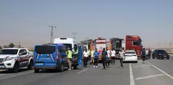 Muş'ta Tıra Çarpan Otomobilde 1 Kişi Hayatını Kaybetti, 5 Kişi Yaralandı