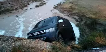 Afyonkarahisar'da minibüs dereye uçtu, 4 kişi yaralandı