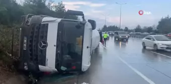 Eyüpsultan'da seyir halindeki beton mikseri devrildi