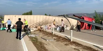 Amasya'da Geri Geri Manevra Yapan Tankere Çarpan Tır Savruldu