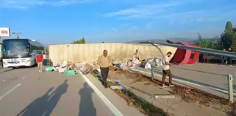 Amasya'da süt yüklü tanker ile tekstil malzemesi yüklü TIR çarpıştı