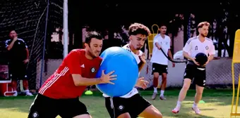 Altay, altyapısından yetişen genç futbolculara profesyonel lisans çıkardı