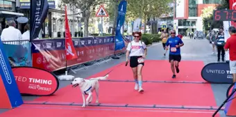 İzmir'de düzenlenen Uluslararası 9 Eylül İzmir Yarı Maratonu coşkuyla gerçekleşti