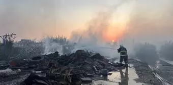 Adana'da anız yangını belediyenin atık deposuna sıçradı