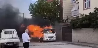 Bursa'da Park Halindeki Minibüste Yangın Çıktı