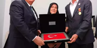 Milli Savunma Bakanı Güler, Gazi Kemalettin Şahin'i Ziyaret Etti