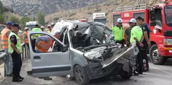 Manisa'da Tırla Çarpışan Hafif Ticari Araçta Sürücü Hayatını Kaybetti