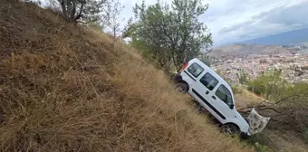 Tokat'ta Panelvan Araç 15 Metre Uçurumdan Yuvarlandı