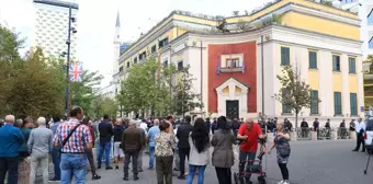 Arnavutluk'ta Yolsuzluk İddialarına Protesto: Belediye Başkanı İstifaya Çağrıldı