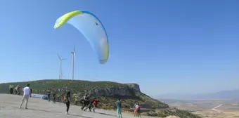 Gaziantep'te Yamaç Paraşütü Festivali Başladı