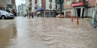 Trabzon'da Şiddetli Sağanak Hayatı Olumsuz Etkiledi