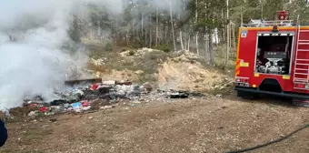 Bolu'da Orman Yakınındaki Çöplükte Yangın Çıktı