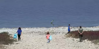 Burdur Gölü Temizlendi: Gönüllüler 40 Torba Çöp Topladı