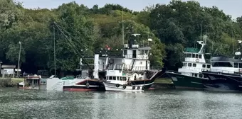 Sinop'ta Olumsuz Hava Koşulları Nedeniyle Karaya Oturan Balıkçı Teknesi Kurtarıldı