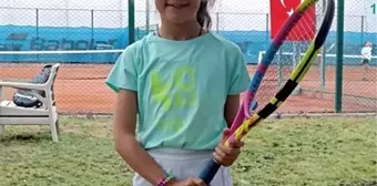 Dila Nur Kaya, 12 Yaş Tenis Turnuvası'nda Birinci Oldu