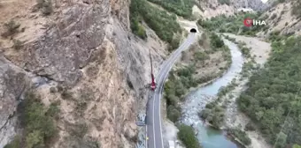 Tunceli-Erzincan Karayoluna Çelik Ağ Çekiliyor