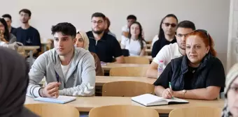 52 Yaşında Yeniden Öğrenci: Aynur Doğan ve Yeğeni Aynı Bölümü Kazandı