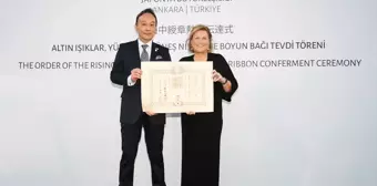 Güler Sabancı, Japonya'dan Nişan Aldı