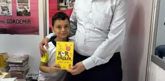 Görme Engelli Yazar Halis Kuralay, Sultanbeyli Kitap Fuarı'nda Okurlarıyla Buluştu