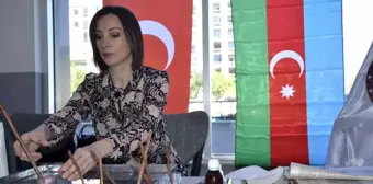 Azerbaycanlı Ebru Sanatçısı Sevinç Aliyeva, Besni Eğitim Bayramı'nda Eserlerini Sergiledi