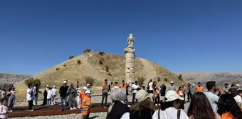 Üniversite Öğrencileri Nemrut Dağı'nda Trekking Etkinliği Düzenledi