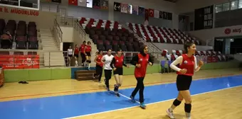 Muşlu Kızlar Voleybolda 1. Lig Hedefiyle Hazırlanıyor