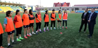 Ağrı'da Kadın Futbol Takımına Destek Ziyareti