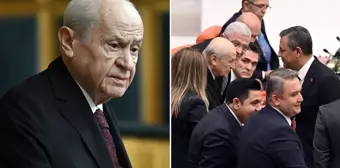 Bahçeli, topa tuttuğu Özgür Özel ve DEM Partililerle tokalaştı