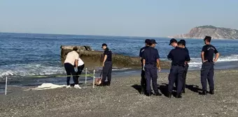 Antalya'da sahilde erkek cesedi bulundu