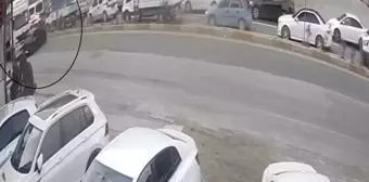 Hatay'da Tır, Otomobili Metrelerce Sürükledi