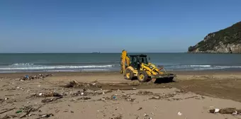 Bartın Irmağı'nın Denize Sürüklediği Atıklar Temizleniyor