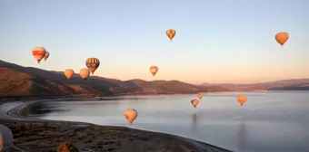 TÜRSAB'ın Turizm Yüzyılı Etkinliği Salda Gölü'nde Sıcak Hava Balonu Uçuşları ile Başladı