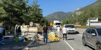 Adana'da Kamyonet Devriği: 6 Yaralı