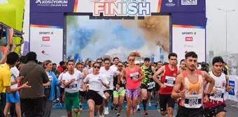 İstanbul'da Colour Run Etkinliği Renkli Anlara Sahne Oldu