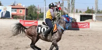 50 Yaşında Ciritte Gençlere Taş Çıkartan Sporcu