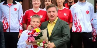 Vali Aydoğdu, Amatör Spor Haftası Kapsamında Sporcularla Bir Araya Geldi