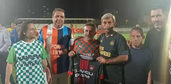 Kozan'da Veteran Futbol Müsabakası Düzenlendi