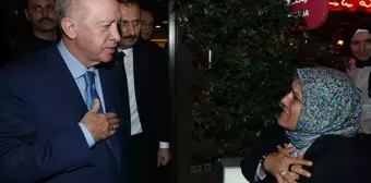 Cumhurbaşkanı Erdoğan Çengelköy'de vatandaşlarla sohbet etti