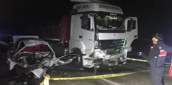 Konya'da TIR ile Çarpışan Otomobilin Sürücüsü Hayatını Kaybetti