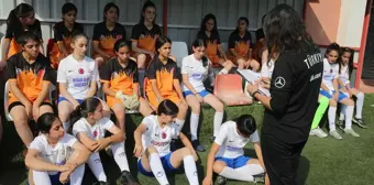 Hakkari'de U15 ve U17 Kız Milli Takım Seçmeleri Yapıldı